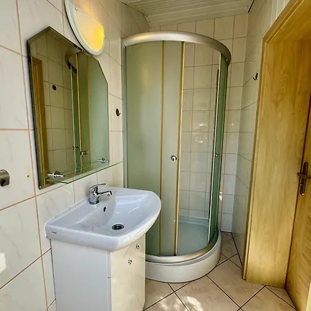 Goscinne Grafit Homestay *